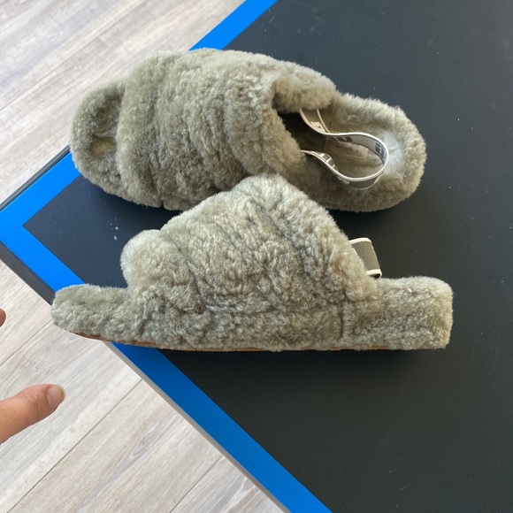Shearling Uggs slides size 9 - Picture 2 of 6